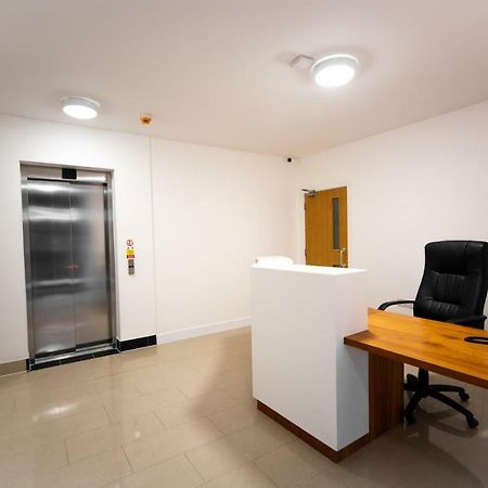 Somerville Apartments London Heathrow Хилингдън Екстериор снимка