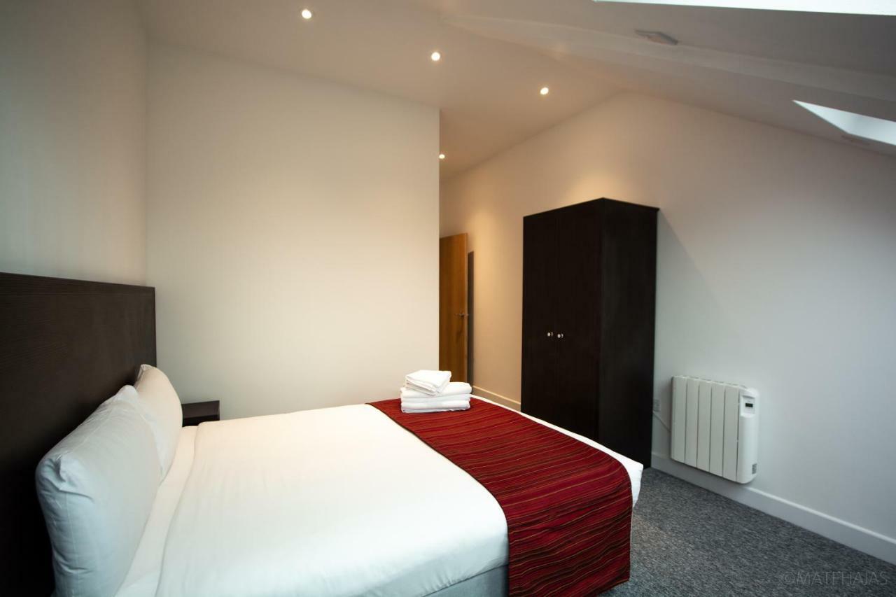 Somerville Apartments London Heathrow Хилингдън Екстериор снимка