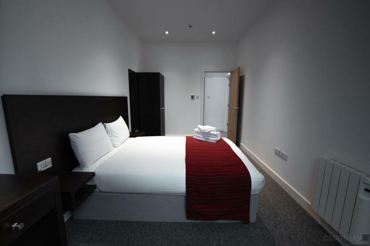 Somerville Apartments London Heathrow Хилингдън Екстериор снимка