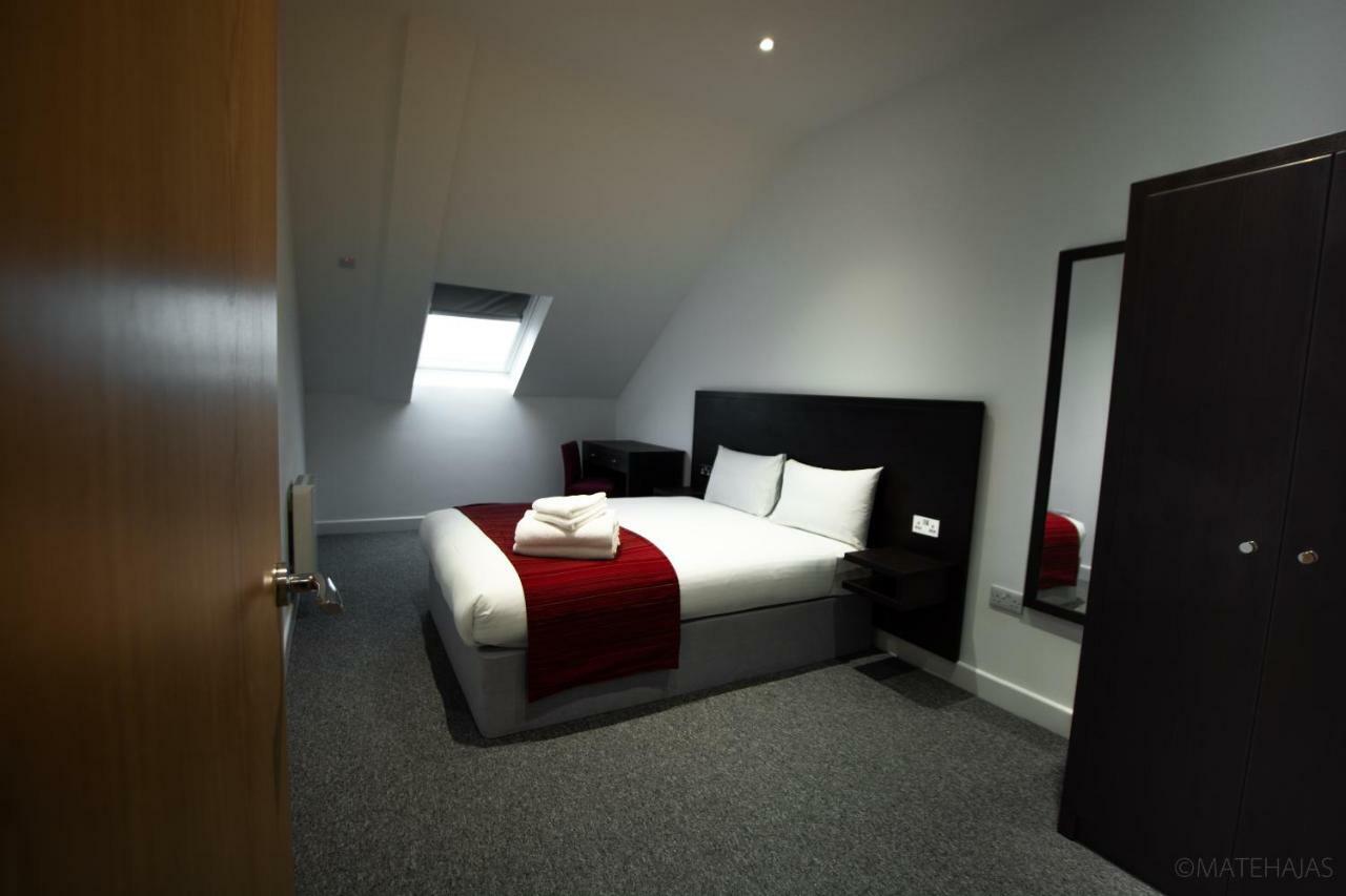 Somerville Apartments London Heathrow Хилингдън Екстериор снимка