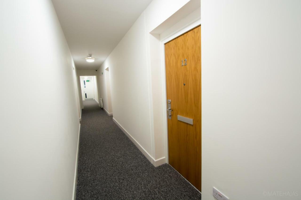 Somerville Apartments London Heathrow Хилингдън Екстериор снимка