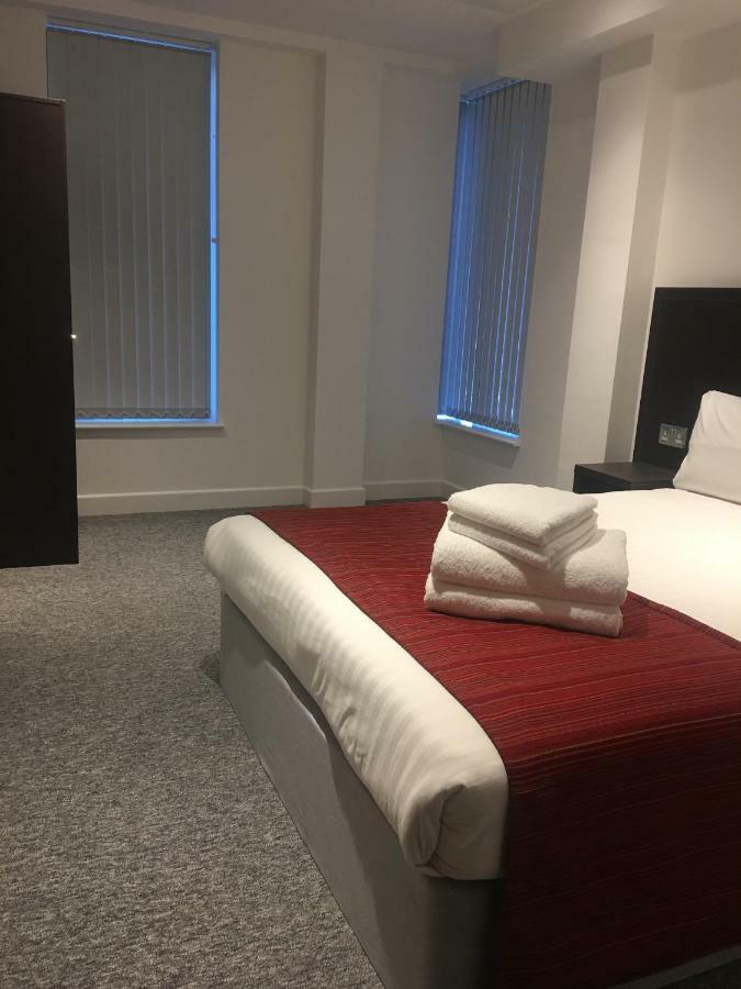 Somerville Apartments London Heathrow Хилингдън Екстериор снимка