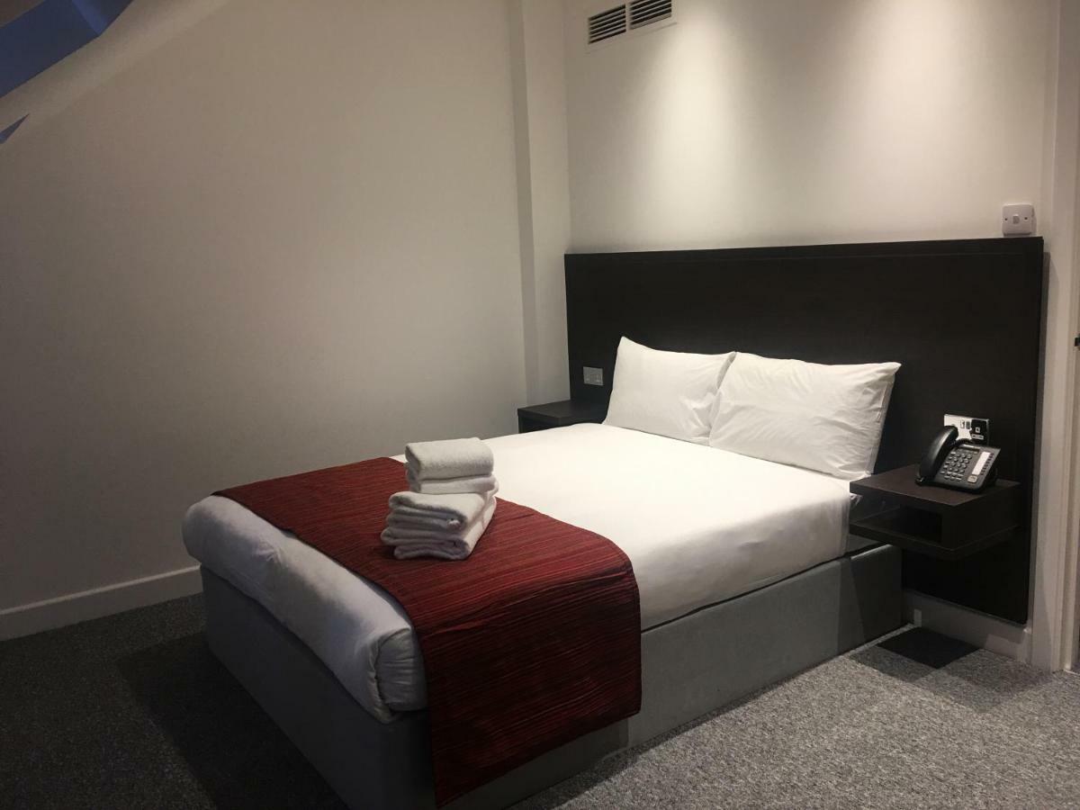 Somerville Apartments London Heathrow Хилингдън Екстериор снимка