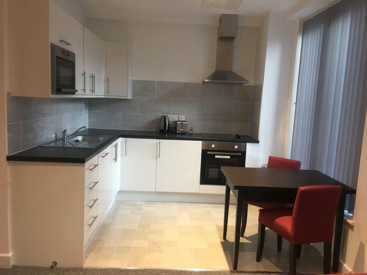 Somerville Apartments London Heathrow Хилингдън Екстериор снимка