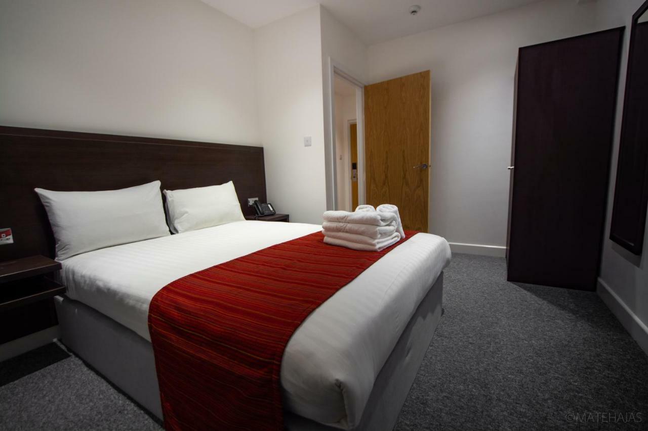 Somerville Apartments London Heathrow Хилингдън Екстериор снимка