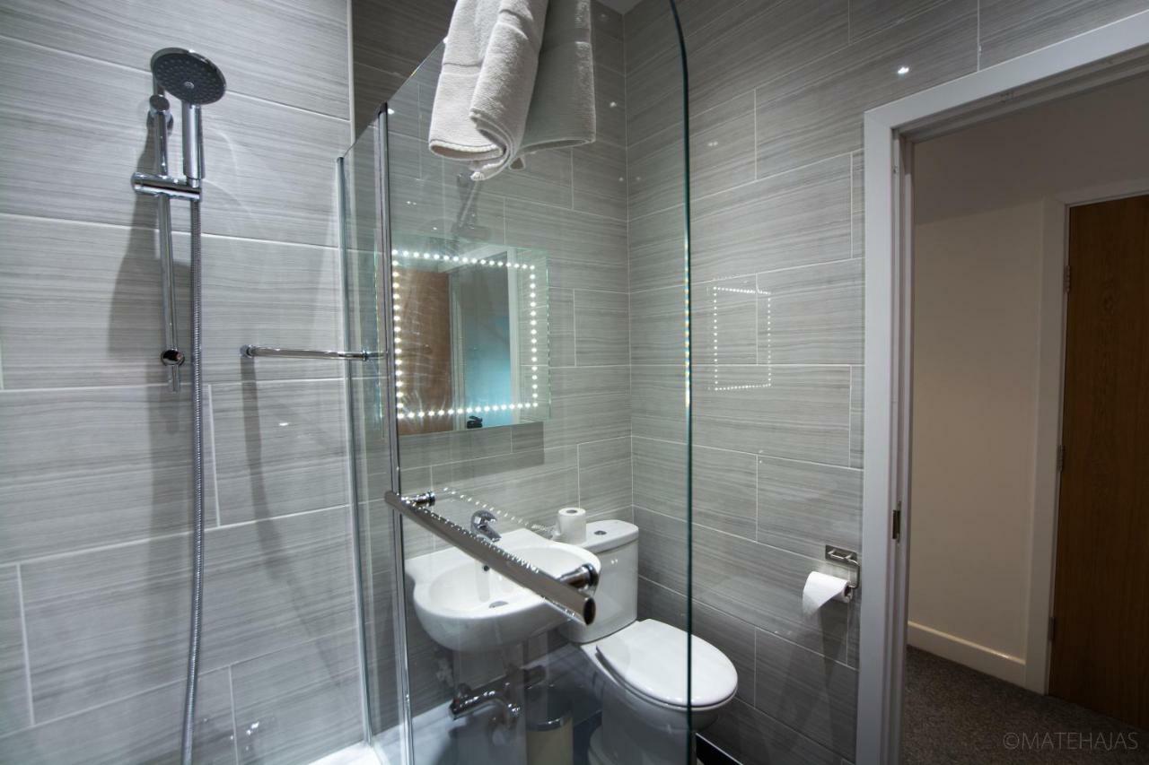 Somerville Apartments London Heathrow Хилингдън Екстериор снимка